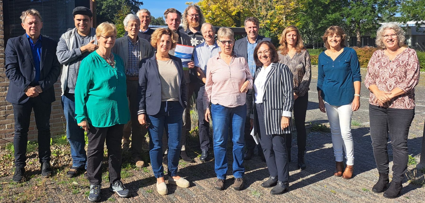 Groepsfoto bezoek Tjeerd van Dekken aan Zorgbelang Platform Hattinga Verschure en zaVie